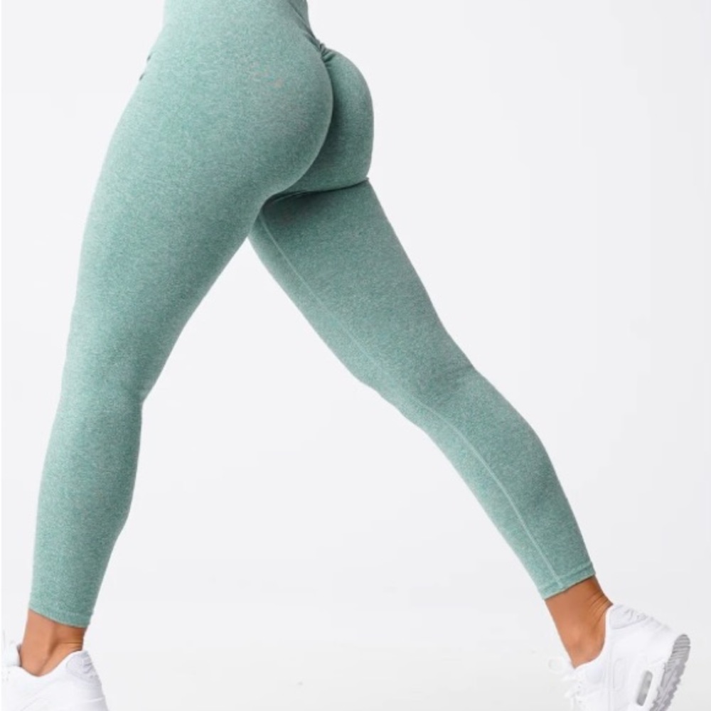 Nvgtn sage seamless scrunch leggings!